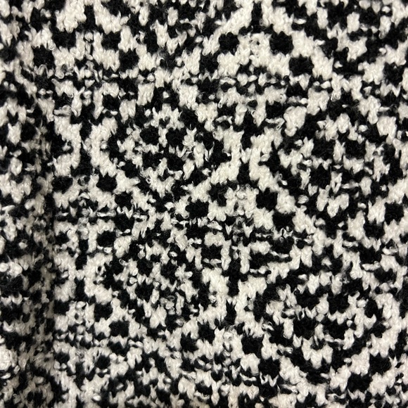 LIZ CLAIBORNE BLACK AND WHITE SWEATER SIZE PXL - Picture 5 of 11